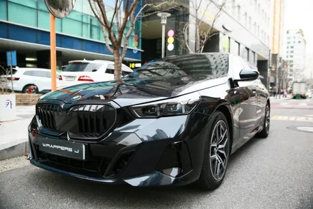 신형5시리즈 BMW 520i 그릴랩핑 창문몰딩 크롬죽이기 아이코닉글로우 랩핑 / 서울 마포구