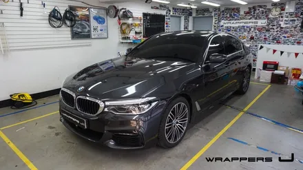 BMW 530i 그릴랩핑 윈도우몰딩 실내랩핑 하이그로시랩핑 휀다덕트랩핑 생활보호PPF 부분ppf 윈도우크롬몰딩랩핑 / 서울 마포구