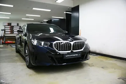 신형5시리즈 BMW 520i 그릴랩핑 창문몰딩 크롬죽이기 아이코닉글로우 랩핑 / 서울 마포구