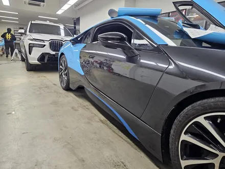 BMW i8 스카이블루 전체랩핑, 그레이 슈퍼카의 화려한 변신 / 서울 마포