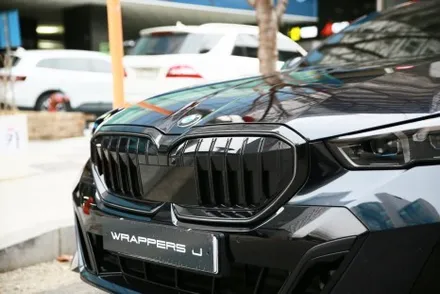 신형5시리즈 BMW 520i 그릴랩핑 창문몰딩 크롬죽이기 아이코닉글로우 랩핑 / 서울 마포구