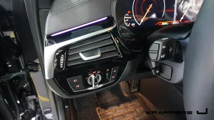BMW 530i 그릴랩핑 윈도우몰딩 실내랩핑 하이그로시랩핑 휀다덕트랩핑 생활보호PPF 부분ppf 윈도우크롬몰딩랩핑 / 서울 마포구