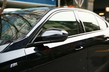 신형5시리즈 BMW 520i 그릴랩핑 창문몰딩 크롬죽이기 아이코닉글로우 랩핑 / 서울 마포구