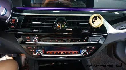 BMW 530i 그릴랩핑 윈도우몰딩 실내랩핑 하이그로시랩핑 휀다덕트랩핑 생활보호PPF 부분ppf 윈도우크롬몰딩랩핑 / 서울 마포구
