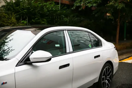 신형 BMW 740i 크롬죽이기 크롬딜리트 7시리즈 그릴 윈도우몰딩 랩핑 / 서울 마포구