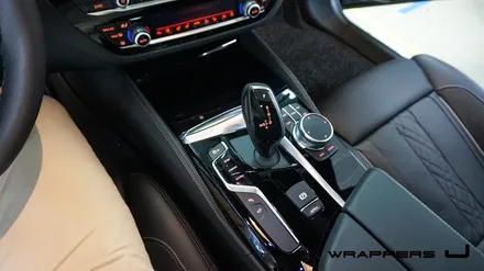 BMW 530i 그릴랩핑 윈도우몰딩 실내랩핑 하이그로시랩핑 휀다덕트랩핑 생활보호PPF 부분ppf 윈도우크롬몰딩랩핑 / 서울 마포구