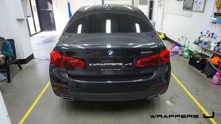 BMW 530i 그릴랩핑 윈도우몰딩 실내랩핑 하이그로시랩핑 휀다덕트랩핑 생활보호PPF 부분ppf 윈도우크롬몰딩랩핑 / 서울 마포구