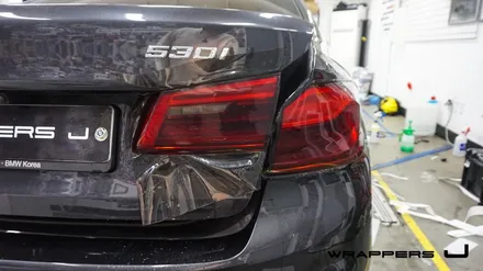 BMW 530i 그릴랩핑 윈도우몰딩 실내랩핑 하이그로시랩핑 휀다덕트랩핑 생활보호PPF 부분ppf 윈도우크롬몰딩랩핑 / 서울 마포구