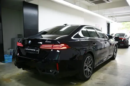 신형5시리즈 BMW 520i 그릴랩핑 창문몰딩 크롬죽이기 아이코닉글로우 랩핑 / 서울 마포구