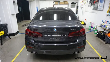 BMW 530i 그릴랩핑 윈도우몰딩 실내랩핑 하이그로시랩핑 휀다덕트랩핑 생활보호PPF 부분ppf 윈도우크롬몰딩랩핑 / 서울 마포구