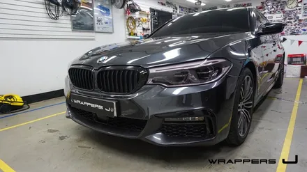 BMW 530i 그릴랩핑 윈도우몰딩 실내랩핑 하이그로시랩핑 휀다덕트랩핑 생활보호PPF 부분ppf 윈도우크롬몰딩랩핑 / 서울 마포구
