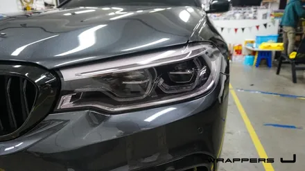 BMW 530i 그릴랩핑 윈도우몰딩 실내랩핑 하이그로시랩핑 휀다덕트랩핑 생활보호PPF 부분ppf 윈도우크롬몰딩랩핑 / 서울 마포구