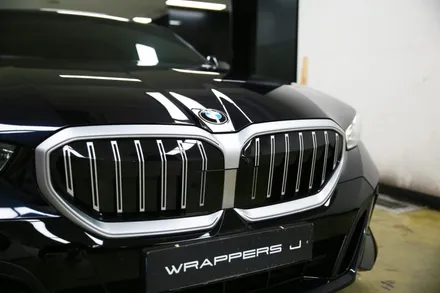 신형5시리즈 BMW 520i 그릴랩핑 창문몰딩 크롬죽이기 아이코닉글로우 랩핑 / 서울 마포구