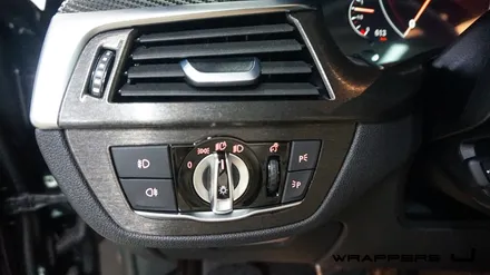 BMW 530i 그릴랩핑 윈도우몰딩 실내랩핑 하이그로시랩핑 휀다덕트랩핑 생활보호PPF 부분ppf 윈도우크롬몰딩랩핑 / 서울 마포구
