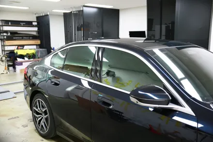 신형5시리즈 BMW 520i 그릴랩핑 창문몰딩 크롬죽이기 아이코닉글로우 랩핑 / 서울 마포구