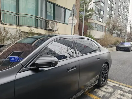 BMW 740i 사틴블랙 전체랩핑과 크롬죽이기 휠도색, 완벽한 올블랙 배트카 변신 / 서울 마포