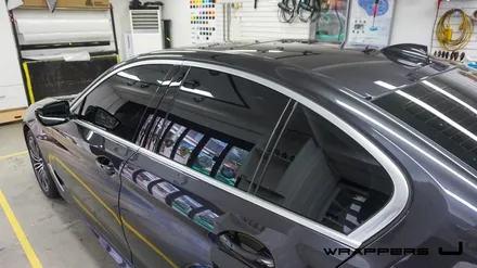 BMW 530i 그릴랩핑 윈도우몰딩 실내랩핑 하이그로시랩핑 휀다덕트랩핑 생활보호PPF 부분ppf 윈도우크롬몰딩랩핑 / 서울 마포구