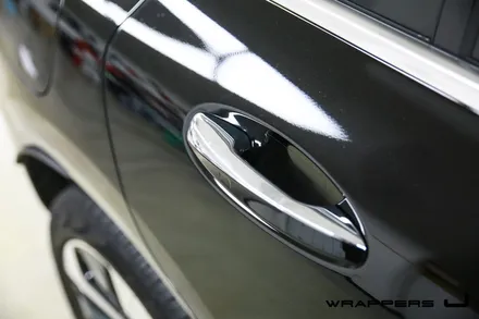 벤츠 EQC 400 실내랩핑 블랙브러쉬 크롬죽이기 크롬딜리트 창문몰딩 손잡이 도어캐치 부분랩핑 서울 마포 벤츠랩핑 / 서울 마포구