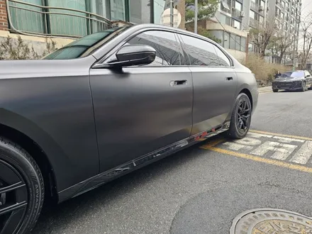 BMW 740i 사틴블랙 전체랩핑과 크롬죽이기 휠도색, 완벽한 올블랙 배트카 변신 / 서울 마포
