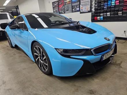 BMW i8 스카이블루 전체랩핑, 그레이 슈퍼카의 화려한 변신 / 서울 마포