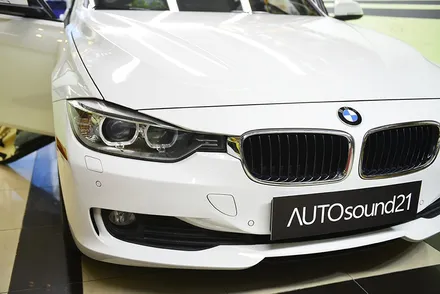 BMW 3시리즈 2013년식▶ 트위터가 없는 A필러에 트위터를 장착하여 들어보지 못했던 와이드한 스테이지감을 느껴보세요. / 서울 마포구 신수동
