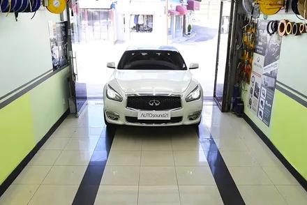 인피니티 Q70 2014년식▶ 인피니티 전용 USB to AUX 옥스생성기 + 음질전용 블루투스 + 사운드업 헤드켑 으로 음질과 음압을 업그레이드. / 서울 마포구 신수동