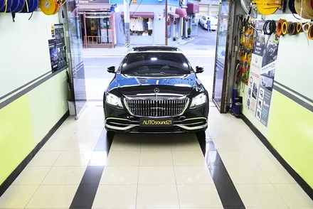 벤츠 S650 마이바흐 2019년식▶ S클래스 마이바흐에 골프백을 싣을 수 있도록 우퍼를 새로 장착하고, 하이브리드 파워켑을 장착합니다. / 서울 마포구 신수동