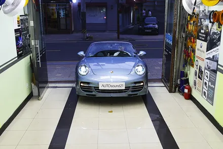 포르쉐 911 Turbo S 2012년식▶ 100% 핸드메이드 트위터 스피커로 고음역대에 새로운 사운드, 블루투스, 헤드켑으로 완벽 마무리 합니다. / 서울 마포구 신수동