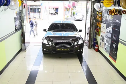 벤츠 E클래스 E300 2011년식▶ All New 사운드업 헤드켑과 고음질 음질전용 블루투스를 설치하여 차량에서 영화관같은 사운드를 청취하세요. / 서울 마포구 신수동