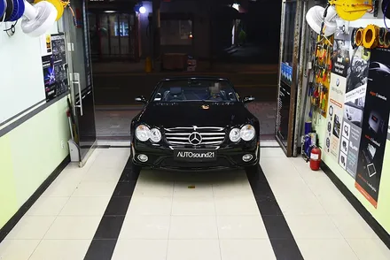 벤츠 SL55 AMG 2007년식▶ 순정 모습 그대로 최신 블루투스를 청취하고, 사운드업 헤드켑으로 순정 오디오의 달라진 능력을 느껴보세요. / 서울 마포구 신수동