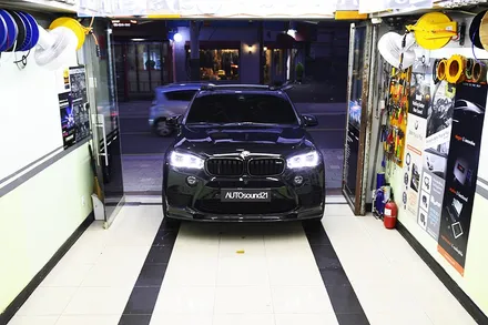 BMW X5 M 4.4 2018년식▶ 하이브리드 파워켑 30F 장착과 더불어 어빌리티 블루투스를 장착하여 최상의 원음구현력을 만듭니다. / 서울 마포구 신수동