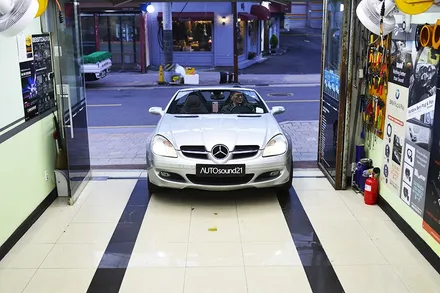벤츠 SLK350 AMG 2005년식▶ 시디는 그만, Hi-Fi Bluetooth 제품과 Sound UP Headcap으로 새로운 사운드를. / 서울 마포구 신수동