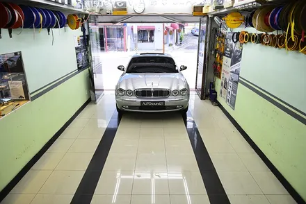 재규어 XJ8 2003년식▶ 프론트스피커 포칼 세트 교체에 이어, 리어채널도 포칼 스피커로 교체합니다. / 서울 마포구 신수동