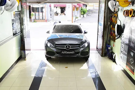 벤츠 C클래스 C 350e 2019년식▶ 다인오디오 Surpax M17F 벤츠 전용 스피커 장착 + 사운드업 헤드켑 장착 / 서울 마포구 신수동