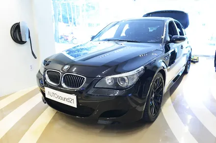 BMW M5 2006년식▶ 하이브리드 파워켑 장착으로 차량의 전기 흐름 개선, 전압 안정성을 업그레이드 합니다. / 서울 마포구 신수동