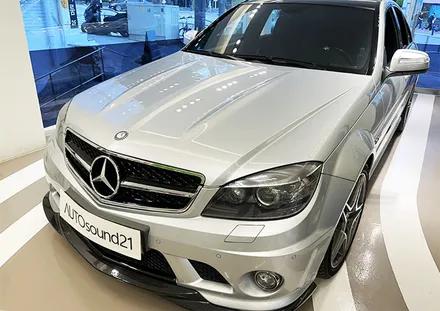 벤츠 C63 AMG 2009년식▶ 프론트 2웨이 스피커를 소닉디자인의 단단한 사운드로 업그레이드 합니다. / 서울 마포구