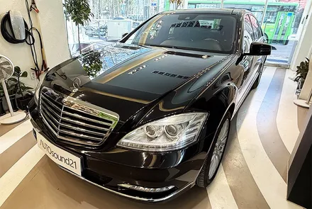벤츠 S500 W221 2013년식▶ 고급 DAC를 사용하는 블루투스 리시버를 장착하여, 구형 차량도 고음질 블루투스 음악을 청취하세요. / 서울 마포구 신수동