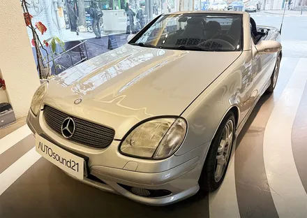 벤츠 SLK 32 AMG(R170) 2007년식▶ 클래식 1딘 테이프 헤드유닛도 개조하여 고음질 블루투스를 매립 설치 합니다. / 서울 마포구 신수동