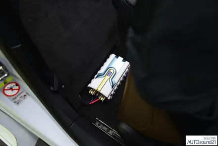제네시스 G90 2019년식▶ AUX 가 없는 차량에 USB to AUX 제품을 이용하여 3.5mm 이어폰 외부입력을 사용하세요. / 서울 마포구 신수동