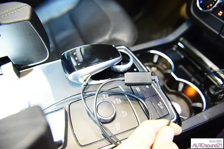 벤츠 GLE 250d 2019년식▶ 차량 전용 USB to AUX 생성기+ 하이브리드파워켑 30페럿을 장착합니다. / 서울 마포구 신수동