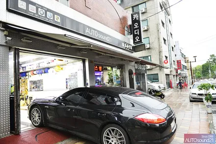 포르쉐 파나메라 디젤 2012년식▶ 음질전용 블루투스로 최강음질 블루투스와 순정 앰프 200% 활용 사운드업 헤드켑 작업. / 서울 마포구 신수동