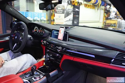 BMW X5 M 4.4 2018년식▶ 하이브리드 파워켑 30F 장착과 더불어 어빌리티 블루투스를 장착하여 최상의 원음구현력을 만듭니다. / 서울 마포구 신수동