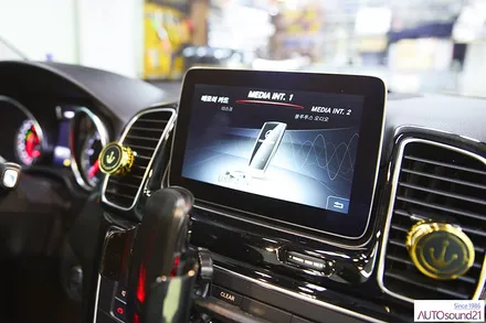 벤츠 GLE 250d 2019년식▶ 차량 전용 USB to AUX 생성기+ 하이브리드파워켑 30페럿을 장착합니다. / 서울 마포구 신수동
