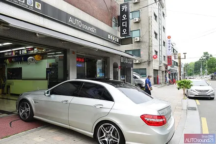 벤츠 E63 AMG 2010년식▶ 음질 최강 블루투스와 SOUND UP헤드켑 + 4K 블랙박스 작업. / 서울 마포구 신수동