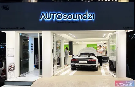 아우디 R8 스파이더 2022년식▶ Hybrid Power Cap 30F 을 장착하여 차량 전체의 전기 성능을 안정화 시킵니다. / 서울 마포구 신수동
