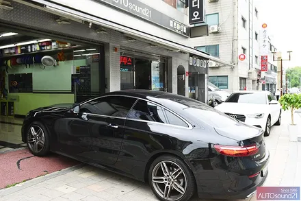 벤츠 E클래스 쿠페 E220d 2019년식▶ 레인보우 벤츠전용 스피커로 1인치, 3인치 스피커를 교환합니다. / 서울 마포구 신수동