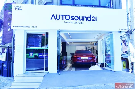 아우디 A7 2021년식▶ USB to AUX 제품으로 직렬 음악청취, 하이브리드 파워켑 장착으로 전원 안정성 업그레이드 / 서울 마포구 신수동