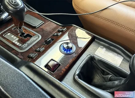벤츠 지바겐 G320 2000년식▶ 헬릭스 V8 DSP를 기준으로 포칼 스피커와 글라덴 모스코니 서브우퍼를 장착합니다. / 서울 마포구 신수동