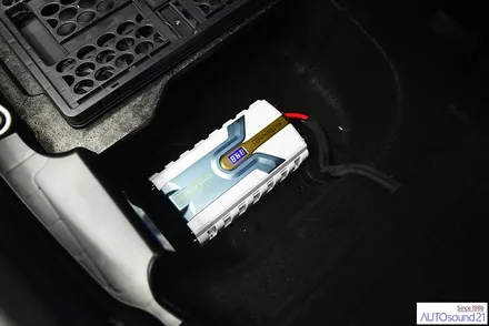 벤츠 E클래스 E300 2019년식▶ 신차 출고 후 트위터, 미드, 센터 스피커를 장착하고 하이브리드 파워켑으로 완벽한 오디오 작업. / 서울 마포구 신수동