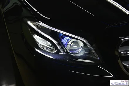 벤츠 E클래스 E300 2019년식▶ 신차 출고 후 트위터, 미드, 센터 스피커를 장착하고 하이브리드 파워켑으로 완벽한 오디오 작업. / 서울 마포구 신수동